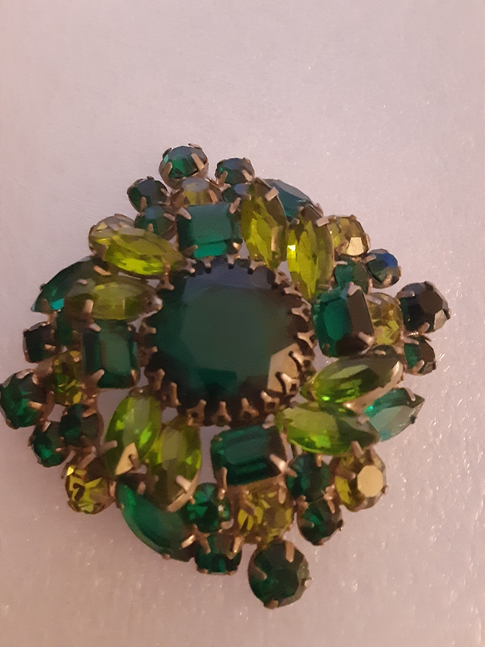 Green Crystal Cluster Brooch - Elegant Women's Jewelry